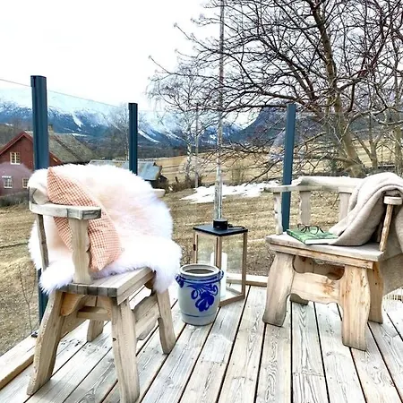 Stort Og Autentisk Hus I - Kort Vei Til Lom! Hébergement de vacances *