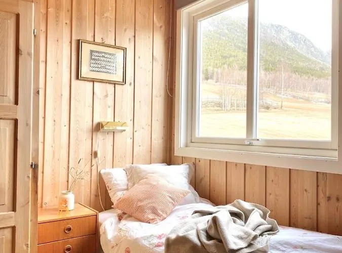 Dom wakacyjny Stort Og Autentisk Hus I - Kort Vei Til Lom! Skjåk