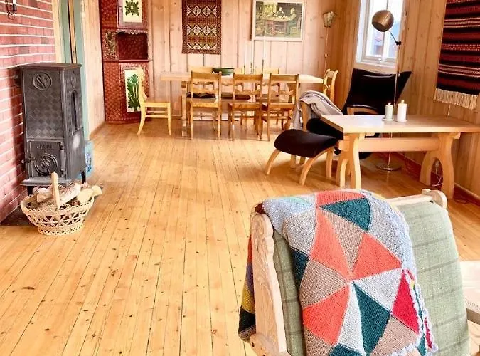 Stort Og Autentisk Hus I - Kort Vei Til Lom! * Skjåk