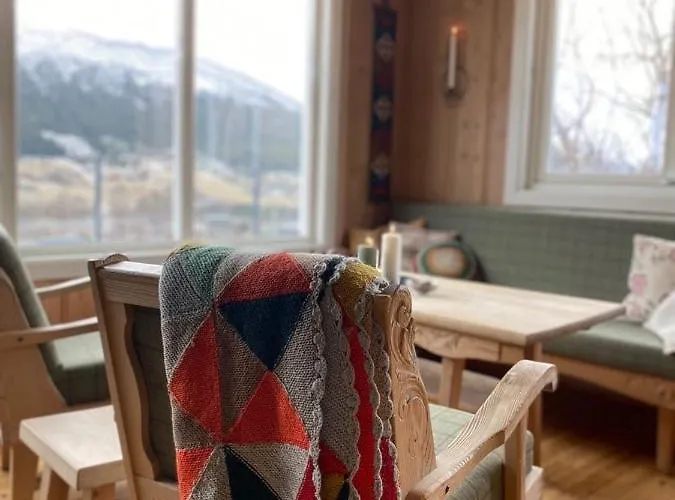 Stort Og Autentisk Hus I - Kort Vei Til Lom!